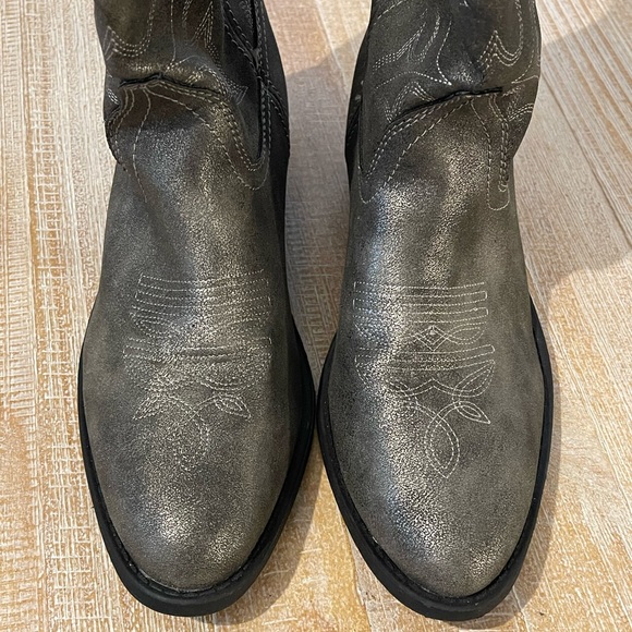 Rampage Metallic Western Boots - Picture 2 of 5